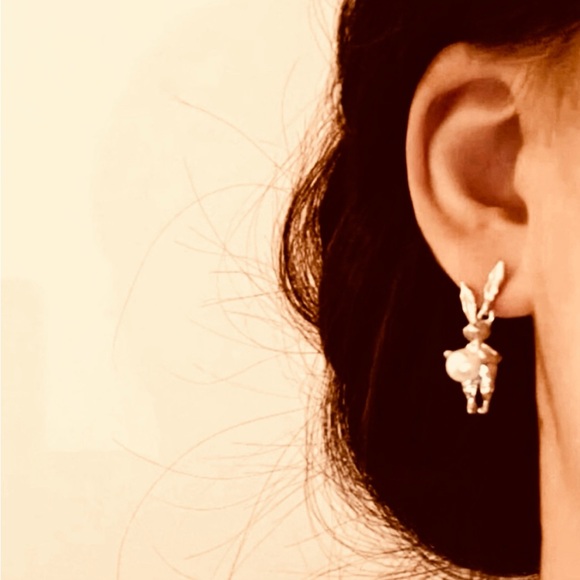Pearl Bunny Belly Rabbit Hare Abstract Irregular Hinged Ear Swinging Moving Stud - Picture 10 of 11